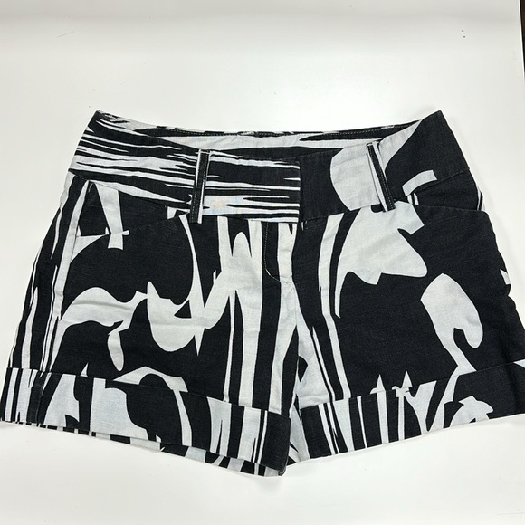 Express Design Studio Dress Shorts Women’s Size 0 Black/White Zebra Animal Print - Picture 1 of 11